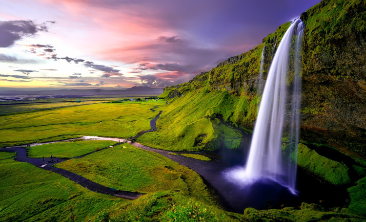 фото водопада на восходе