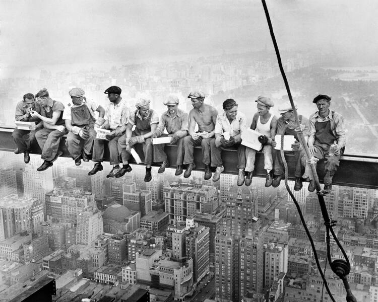 Фото строителей небоскреба