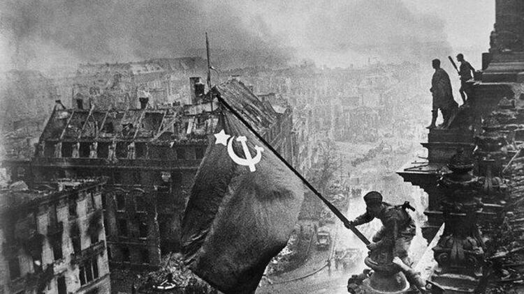 «Знамя Победы над рейхстагом», 1945 год