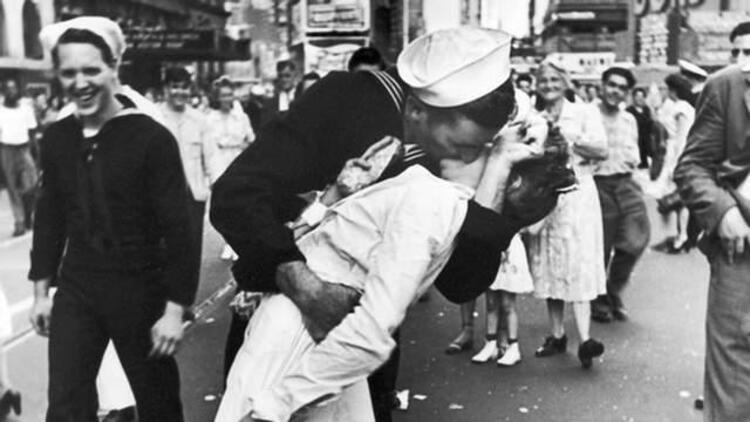 «Поцелуй на Таймс-Сквер», 1945 год